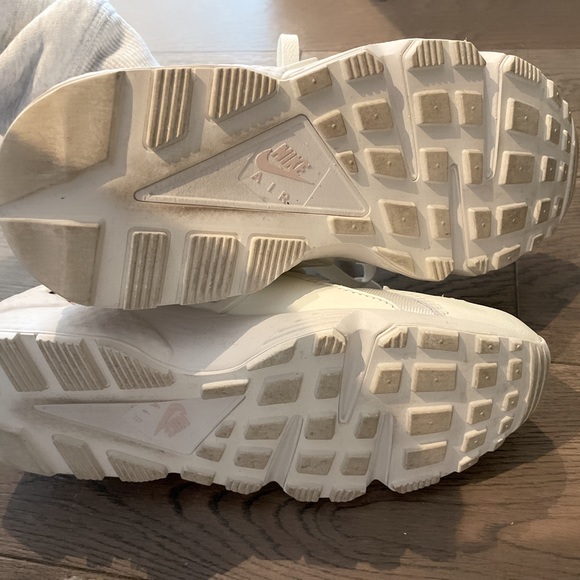 💕 Nike Air Huarache sneakers in sail/fossil stone Size 6.5 Runs Small - Picture 6 of 6